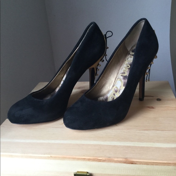 Black suede pumps - Picture 2 of 5